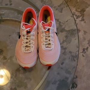 Womens Nike Tennis shoes